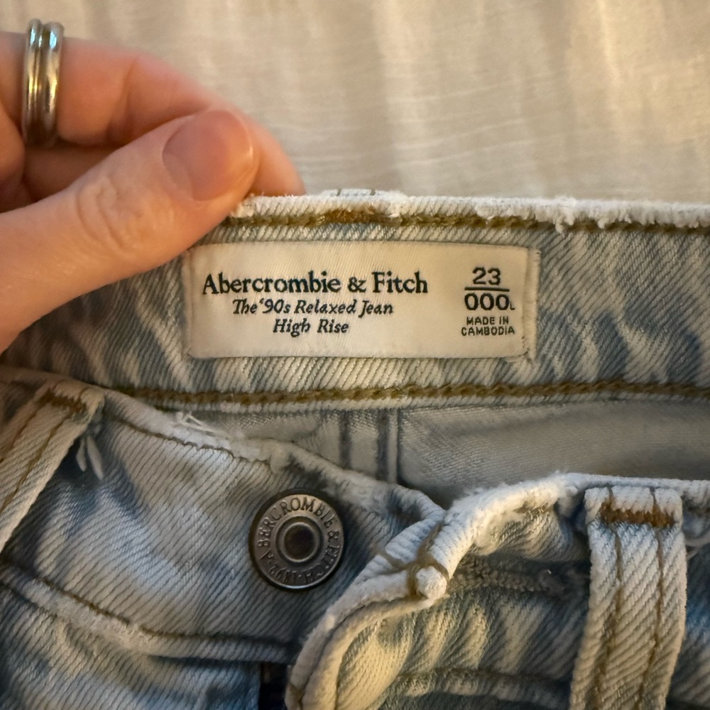 Abercrombie & Fitch 90s Relaxed High Rise Jeans 000 / 23